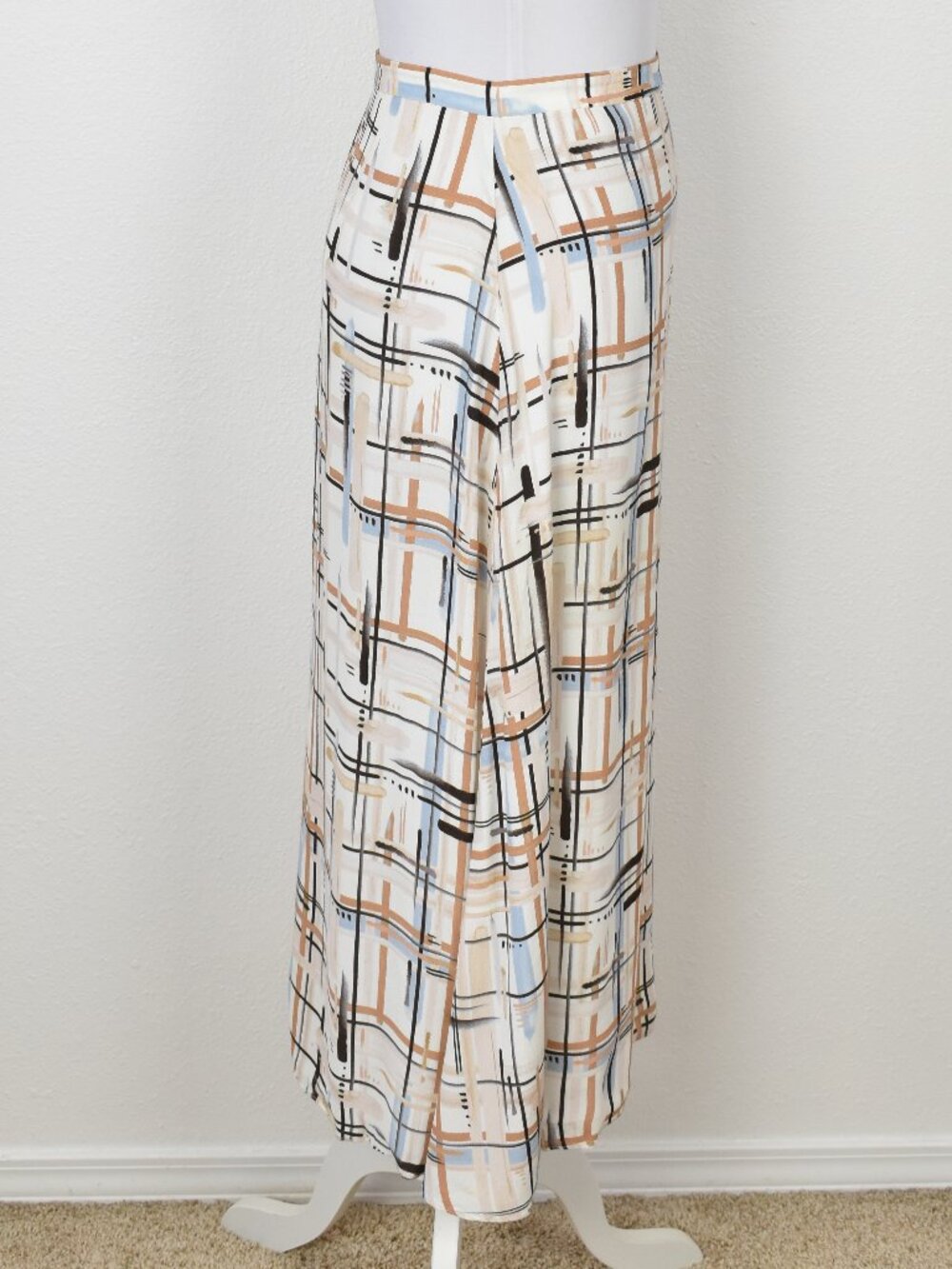 Aritzia Wilfred Midi Skirt in Cream Abstract Plaid - 2 - Picture 5 of 7
